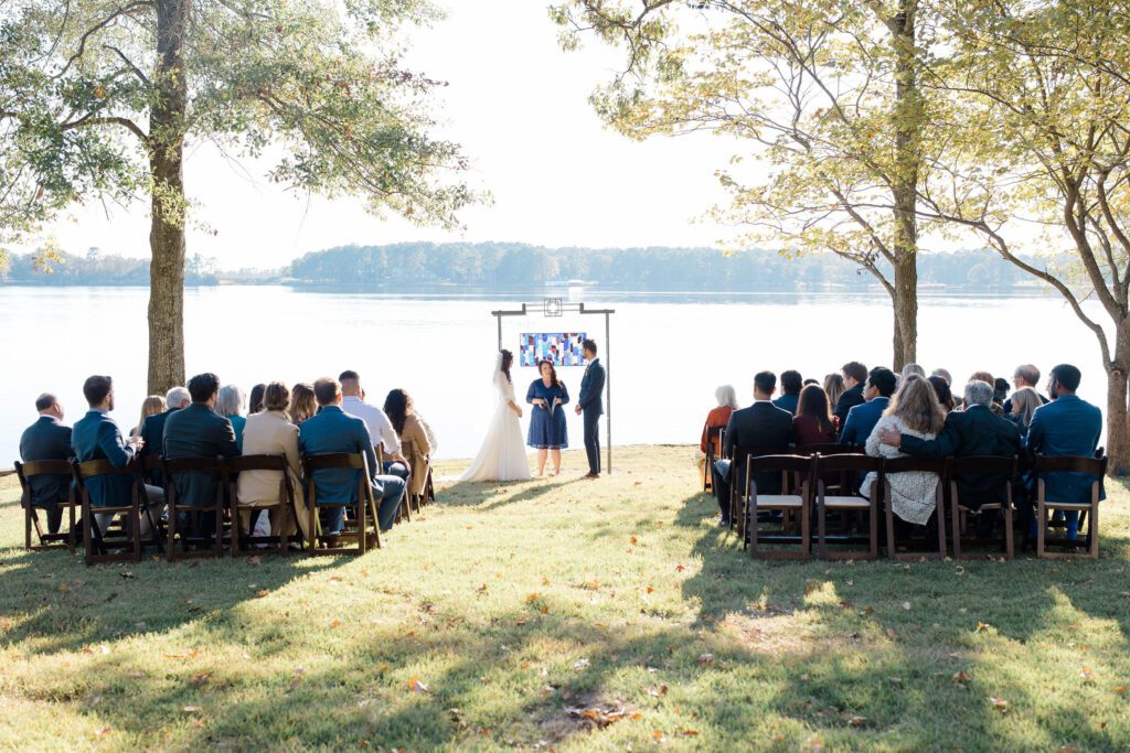 Benton, Louisiana Waterside Wedding Photography. Intimate wedding filled with stunning modern details. Photography by Jesi Wilcox.