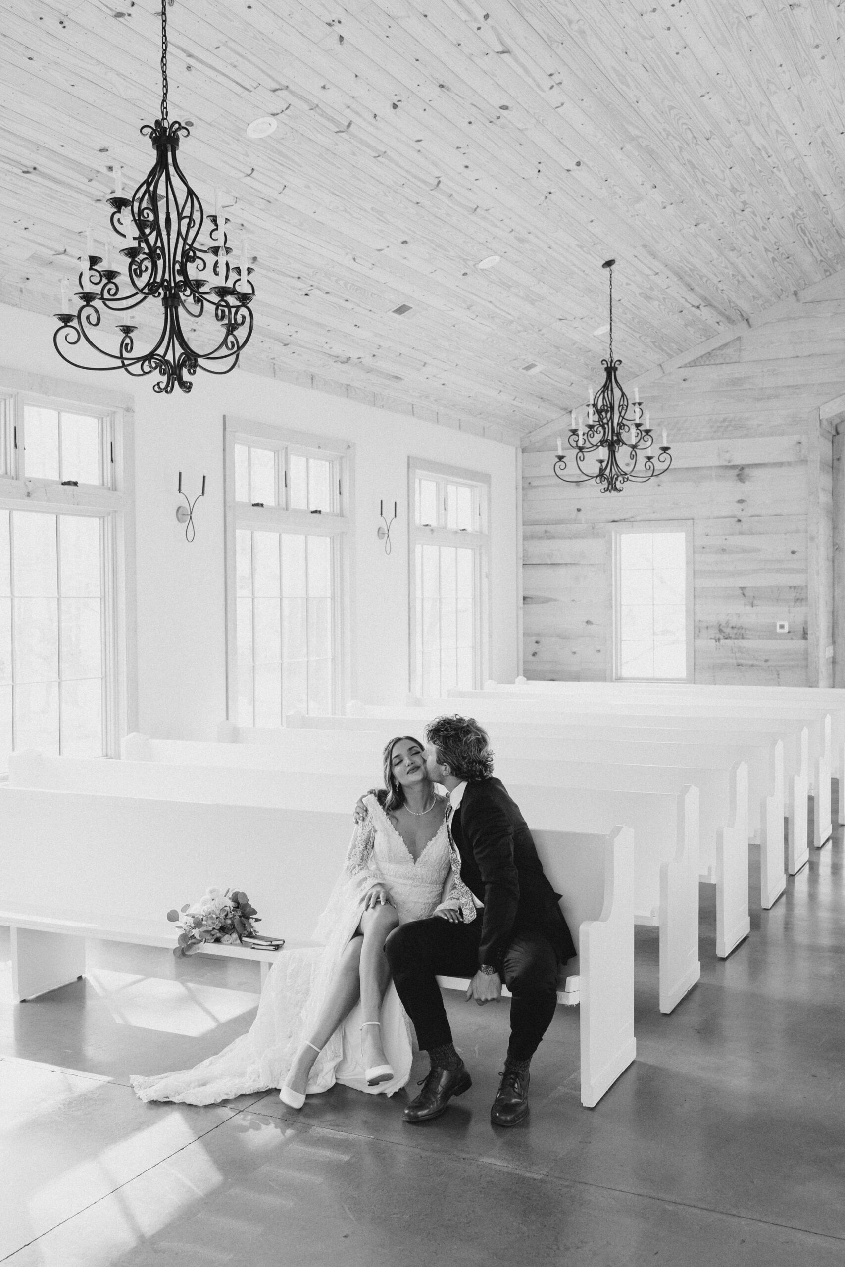 Modern vintage wedding at Rockhurst Farms in Wilsonville, Alabama, Jesi Wilcox photography.